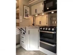 2021 Thor Motor Coach Chateau 27R, $ 59,400