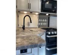 2021 Thor Motor Coach Chateau 27R, $ 59,400
