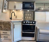 2021 Thor Motor Coach Chateau 27R, $ 59,400