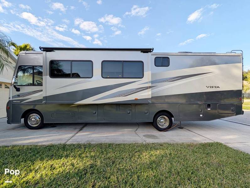 2022 Winnebago Vista 32M, $ 105,000