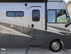 2022 Winnebago Vista 32M, $ 105,000