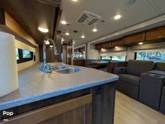 2022 Winnebago Vista 32M, $ 105,000
