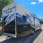2024 Thor Motor Coach Outlaw 38KB, $ 163,900