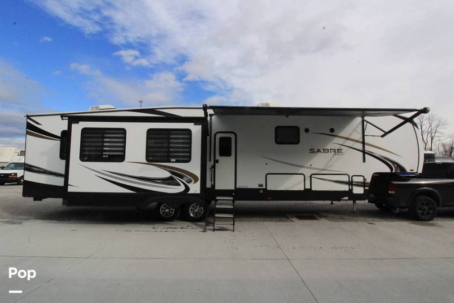 2022 Forest River Sabre 37FBT, $ 37,000
