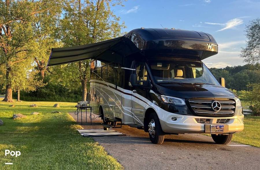 2021 Winnebago View 24D, $ 115,000