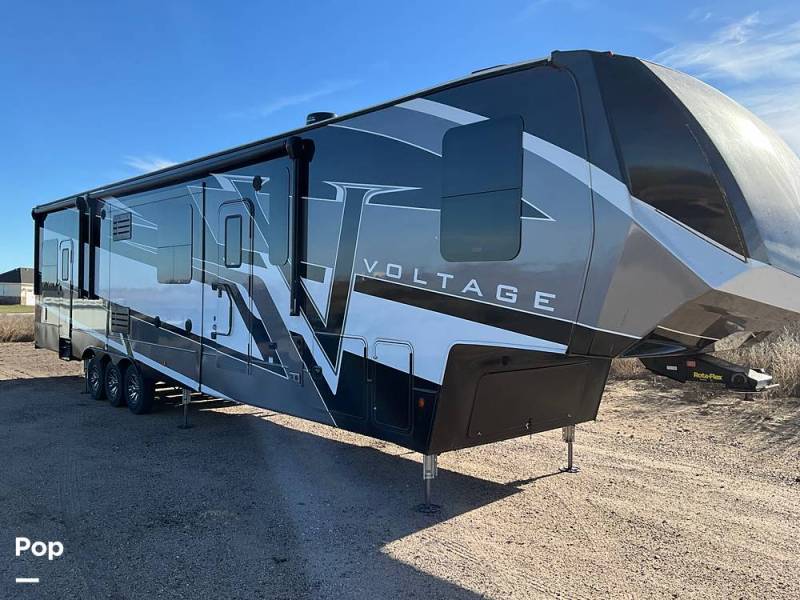 2021 Dutchmen Voltage 4225, $ 82,500