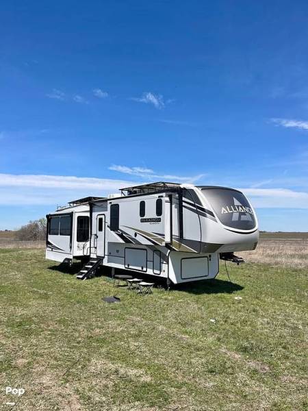 2021 Alliance RV Paradigm 370FB, $ 64,000
