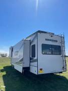 2021 Alliance RV Paradigm 370FB, $ 64,000