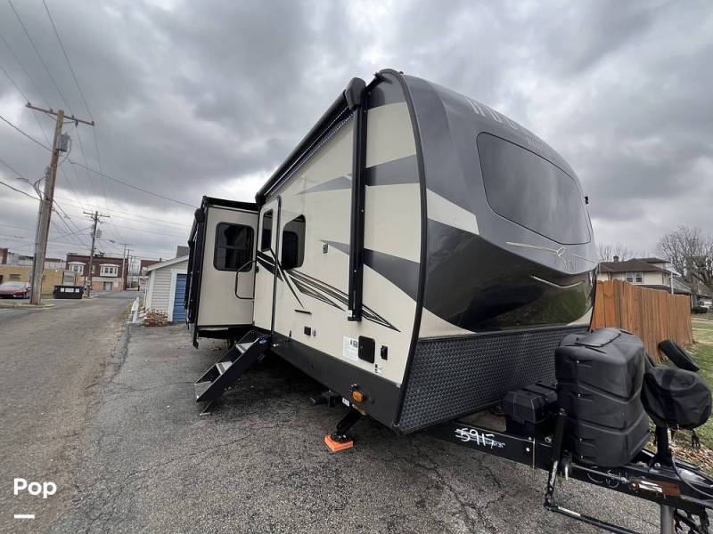 2022 Rockwood Signature 8336BH, $ 48,000