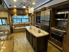 2017 Keystone Montana 3950BR, $ 34,500