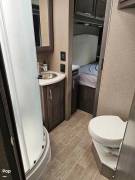 2021 Thor Motor Coach Omni RB34, $ 177,000