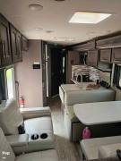 2021 Thor Motor Coach Omni RB34, $ 177,000