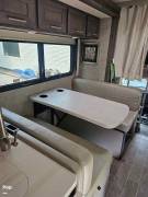 2021 Thor Motor Coach Omni RB34, $ 177,000