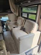 2021 Thor Motor Coach Omni RB34, $ 177,000
