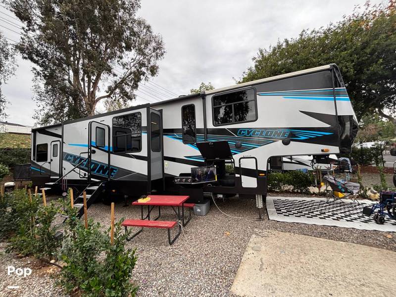 2025 Heartland Cyclone 4006 HD Edition, $ 100,000
