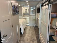 2023 Fleetwood Discovery 38N, $ 275,000