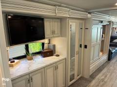 2023 Fleetwood Discovery 38N, $ 275,000