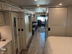 2023 Fleetwood Discovery 38N, $ 275,000