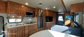 2017 Thor Motor Coach Miramar 34.2, $ 72,900