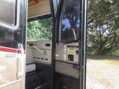 2003 Monaco Signature Series 42 Triple Crown, $ 68,500