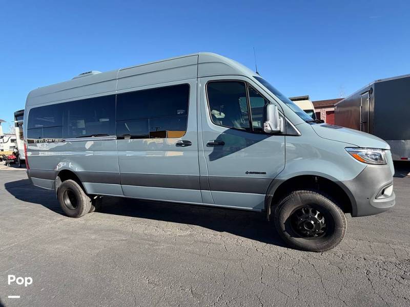2022 Outside Vans Approach AWD, $ 180,000