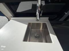2022 Outside Vans Approach AWD, $ 180,000
