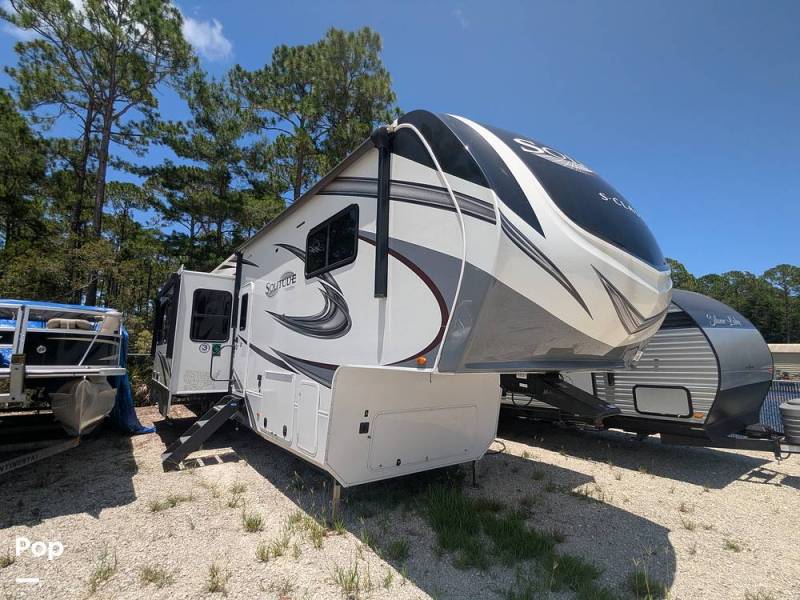 2022 Grand Design Solitude S-Class 3950BH, $ 39,900