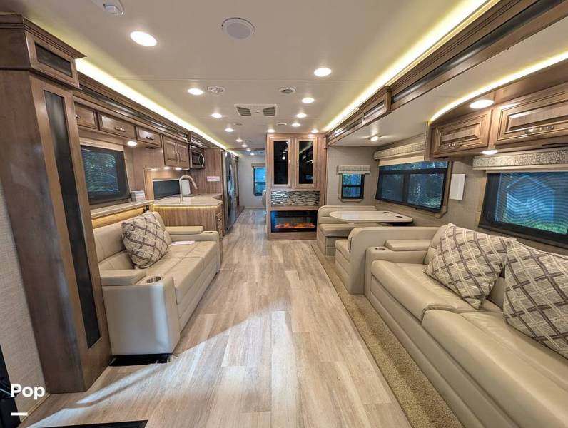 2021 Jayco Seneca 37M, $ 199,500