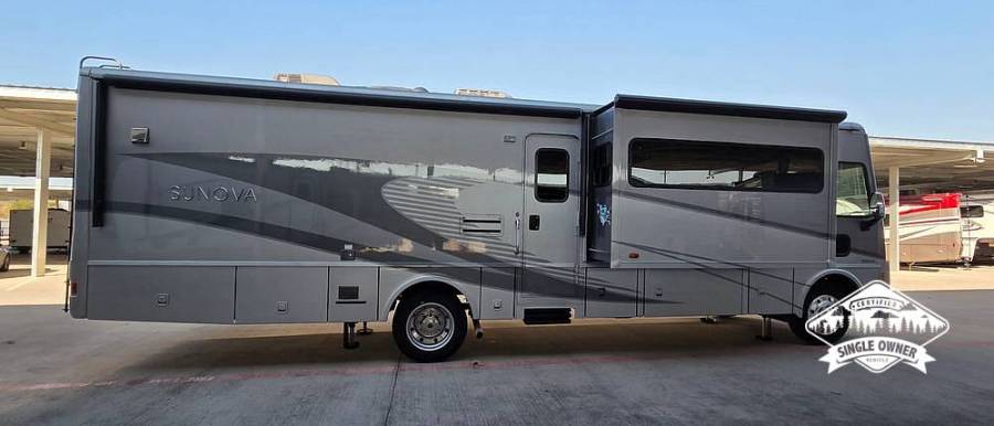 2018 Winnebago Sunova 35G, $ 63,000