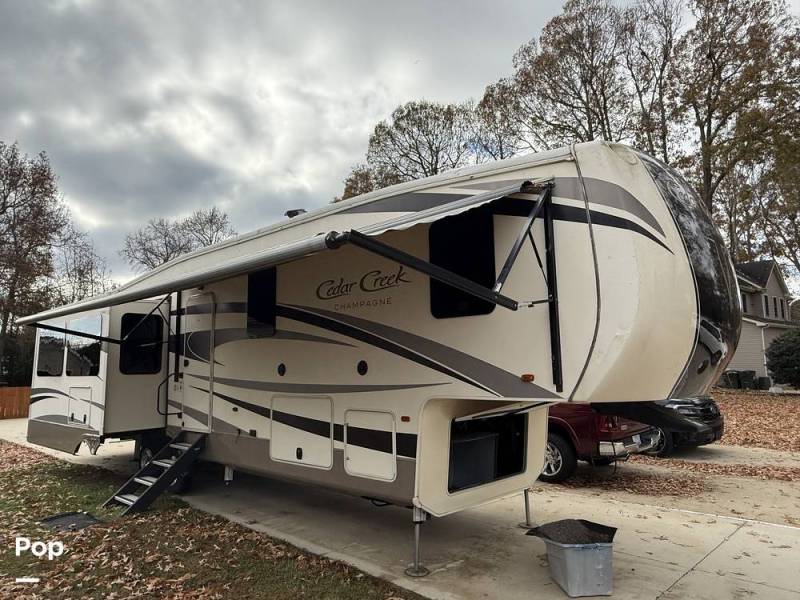 2017 Forest River Cedar Creek Champagne 38EL, $ 30,000