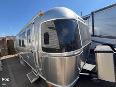 2021 Airstream Flying Cloud 28RB Twin with Washer/, $ 79,850
