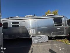 2021 Airstream Flying Cloud 28RB Twin with Washer/, $ 79,850