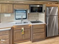 2022 Thor Motor Coach Aria 3901, $ 199,900