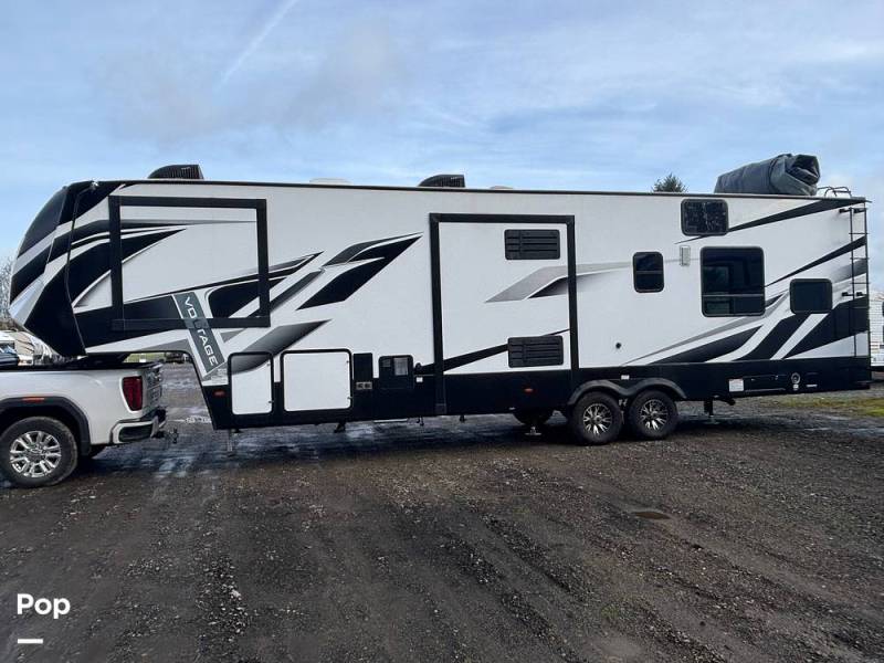 2022 Dutchmen Voltage 3551, $ 60,000
