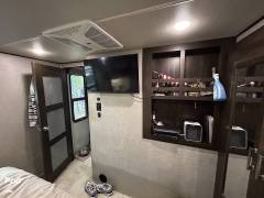 2020 Grand Design Momentum 381M, $ 39,900