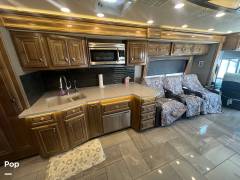2019 Fleetwood Discovery LXE 40D, $ 174,000