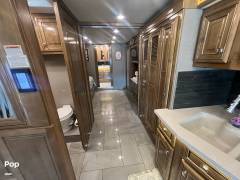 2019 Fleetwood Discovery LXE 40D, $ 174,000