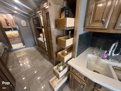 2019 Fleetwood Discovery LXE 40D, $ 174,000