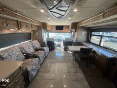 2019 Fleetwood Discovery LXE 40D, $ 174,000