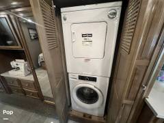 2019 Fleetwood Discovery LXE 40D, $ 174,000