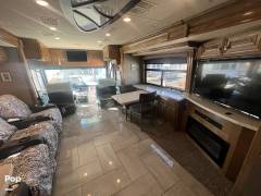 2019 Fleetwood Discovery LXE 40D, $ 174,000