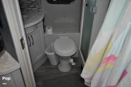 2022 Holiday Rambler Navigator 38N, $ 229,000