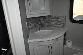 2022 Holiday Rambler Navigator 38N, $ 229,000