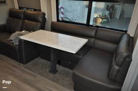 2022 Holiday Rambler Navigator 38N, $ 229,000