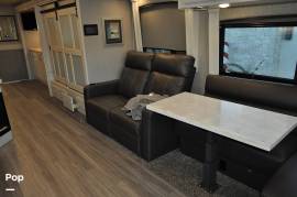 2022 Holiday Rambler Navigator 38N, $ 229,000