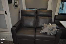 2022 Holiday Rambler Navigator 38N, $ 229,000