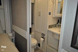 2022 Holiday Rambler Navigator 38N, $ 229,000