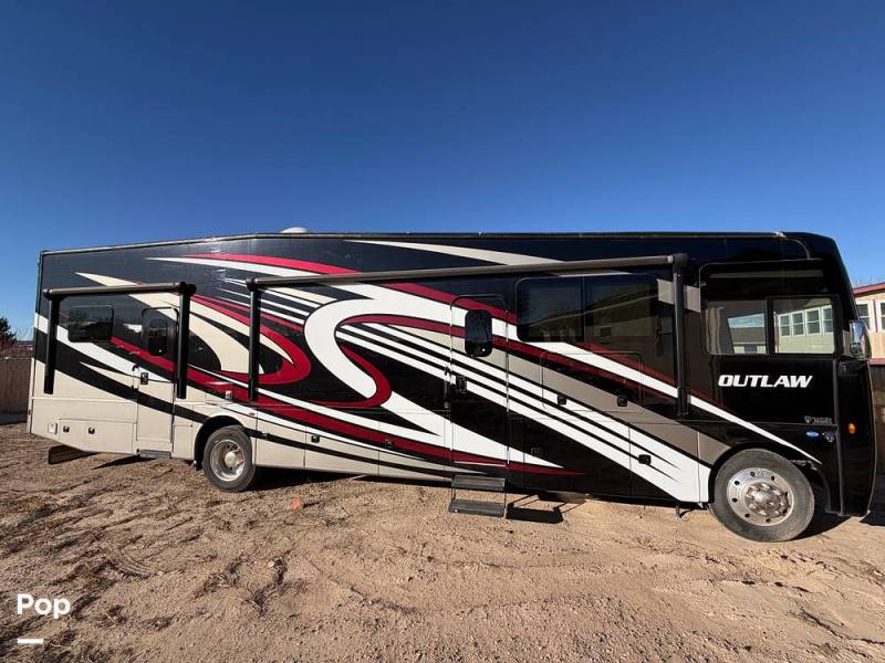 2023 Thor Motor Coach Outlaw 38KB, $ 149,988