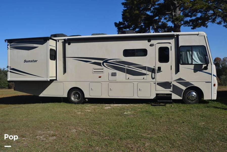 2017 Winnebago Sunstar 32YE, $ 45,000