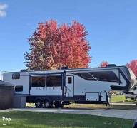 2024 Keystone Avalanche 390DS, $ 75,000